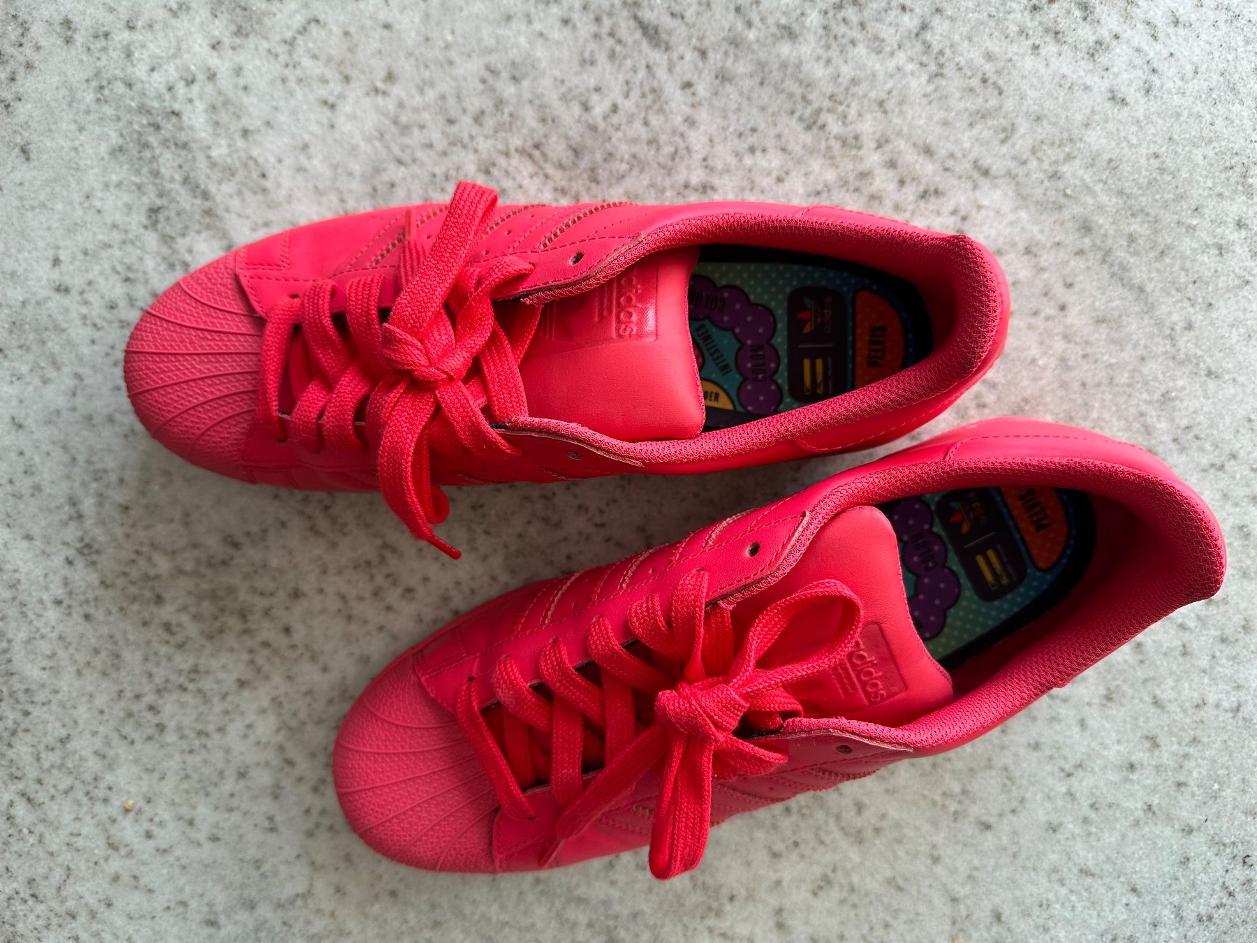 Adidas Damenschuhe: Adidas Sneakers – Gebraucht aus Rotkreuz von ang_s7kc 1