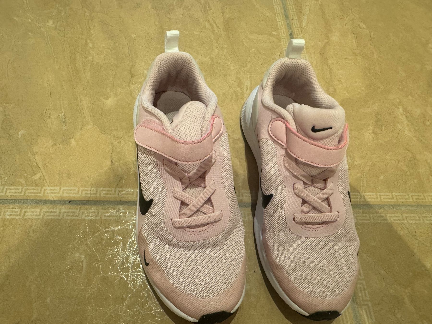 Nike Scarpe per ragazze: Nike Hallen Turnschuhe, 31.5 – Usato da Klingnau venduto da Markus14 1