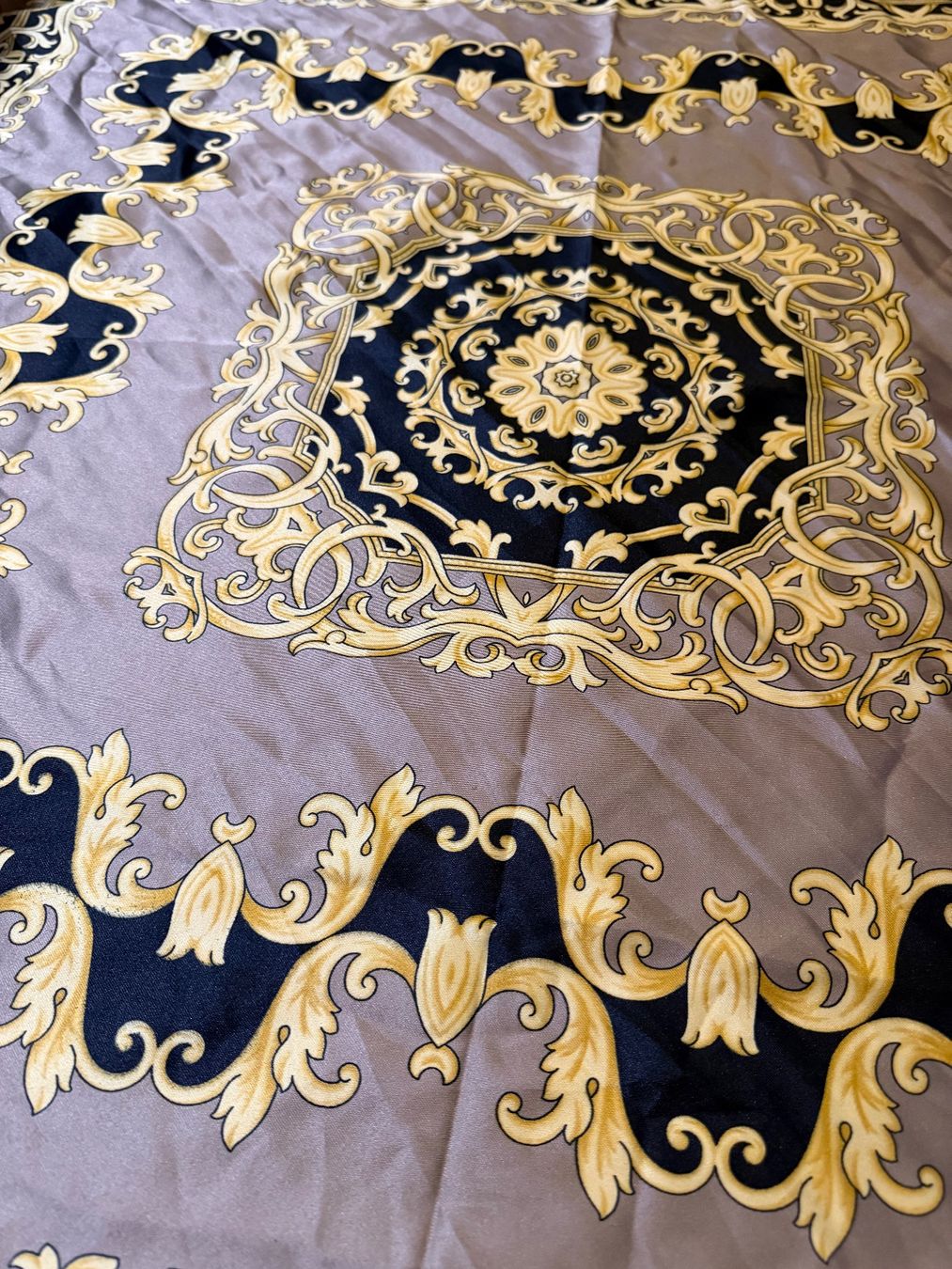 Foulard & Sciarpe: Schöner gemusterter Schal, made in Italy – Usato da Grosswangen venduto da shoes.bags.and.co 3