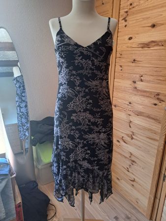 Damen Kleid schwarz-weiss Gr. S Blumenmuster Chiffon