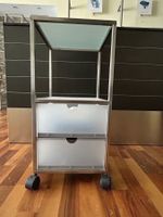 Beistellwagen / mit Plexiglasplatten und -Schubladen