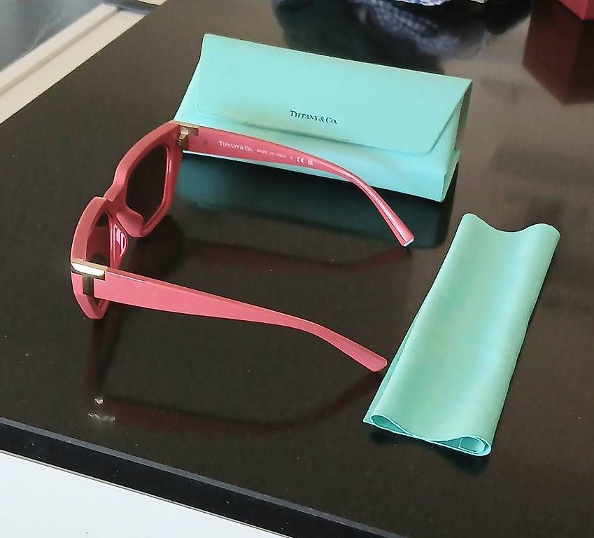 Occhiali & Lenti: Occhiali da sole Tiffany, donna. – Usato da Balerna venduto da Roby-Pokemon