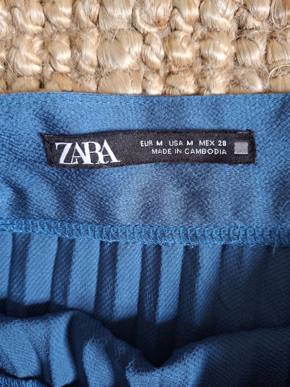 Zara Gonne: Jupe bleue plissée Zara M – Usato da Lausanne venduto da Cognitia 2