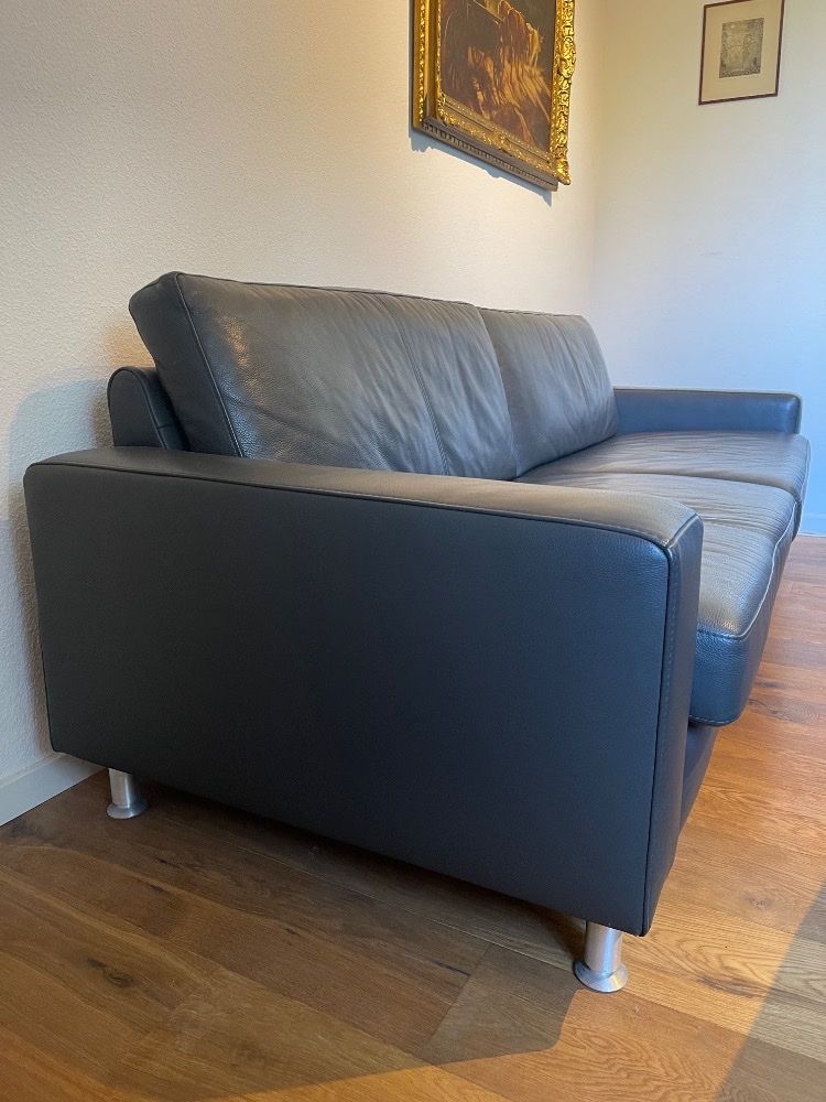 Divani: Leder Sofa Set dunkelgrau mit Hocker Ewald Schillig – Usato da Basel venduto da nic_gz7d 1