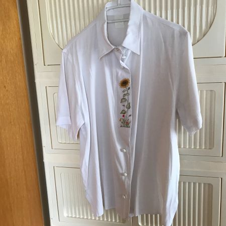 Weisses Sommerbluse mit Sonnenblumen Stickerei, Top!