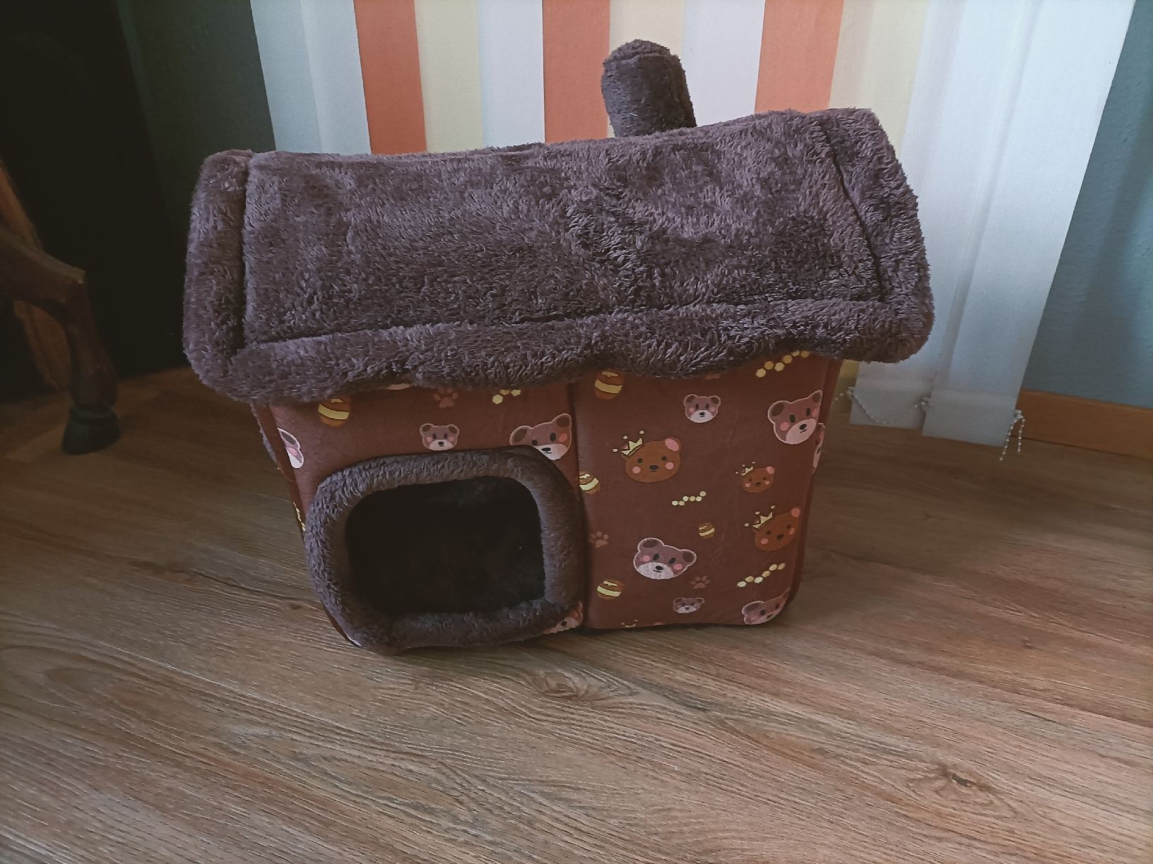 Cucce & Letti: Hundehütte – Nuovo (secondo la descrizione) da Stansstad venduto da Falcon-Crest 1