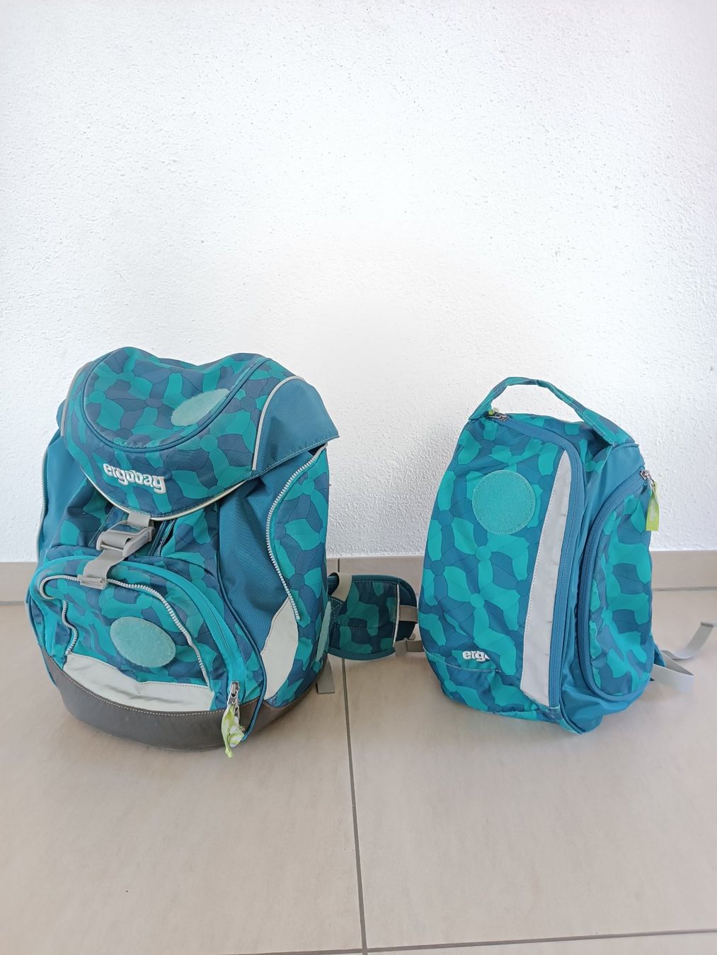 Allestimento di negozi e stand fieristici: Schulrucksack Ergobag "EiszauBär" mit Turnsack – Usato da Bottenwil venduto da ruli2007