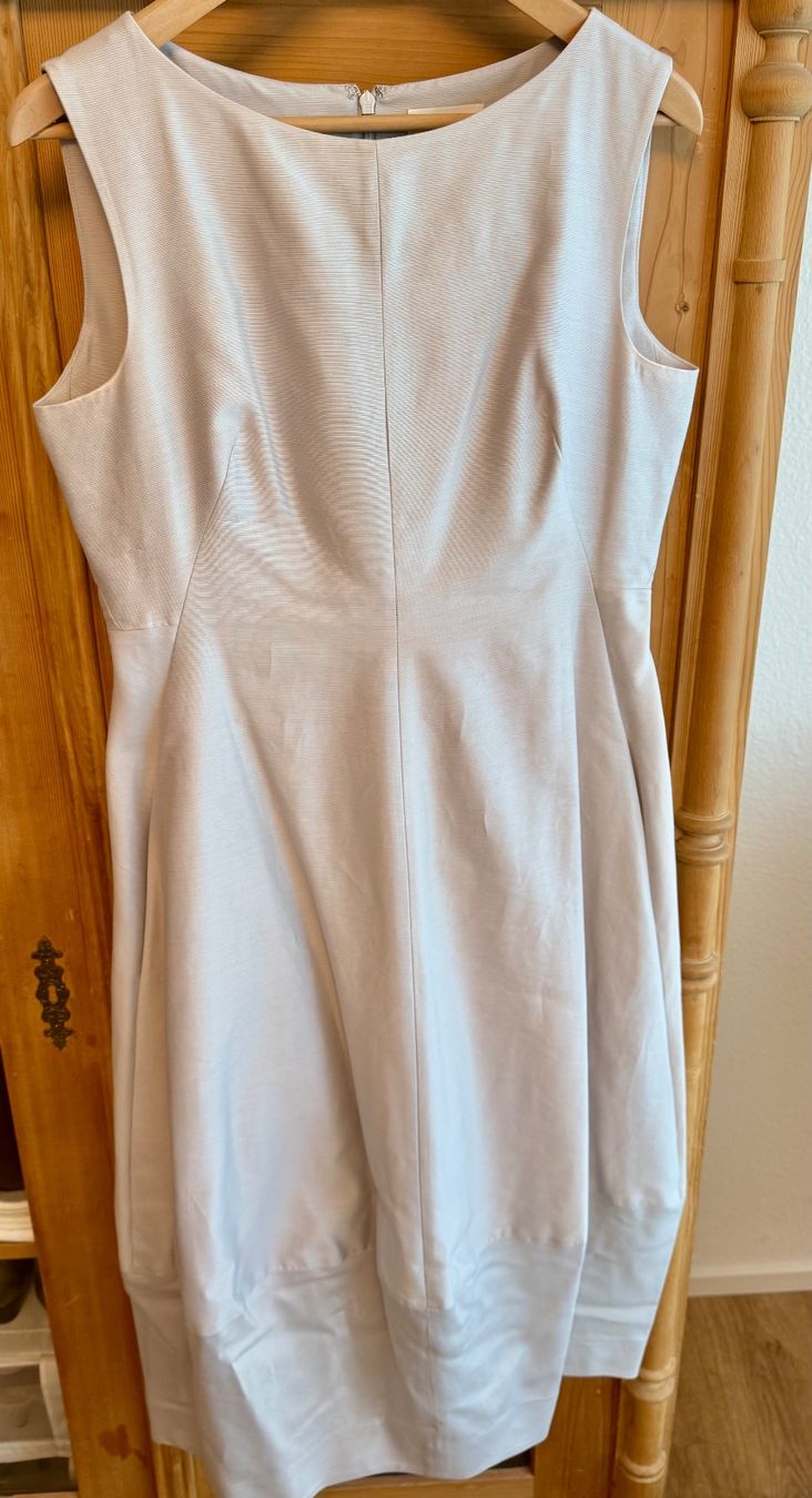 Cos Vestiti: COS Abendkleid silber-hellgrau, Gr. 40, Seide/Baumwolle – Usato da Männedorf venduto da Olumio 4