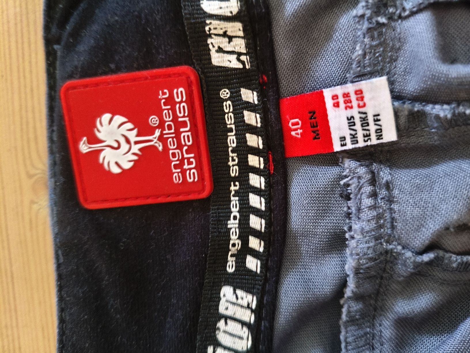 Engelbert Strauss Pantaloni: Engelbert Strauss Shorts Pixelmuster Grösse 40 MEN – Usato da Wislikofen venduto da Passiflora05 1