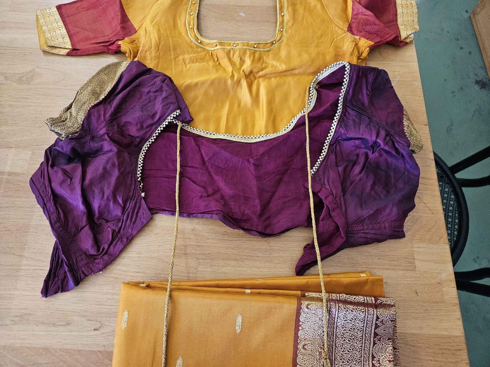 Kleider: Zari aus Seide "Kumara Fabrics"  – Gebraucht aus Pratteln von Cartonsducoeur_bl 2