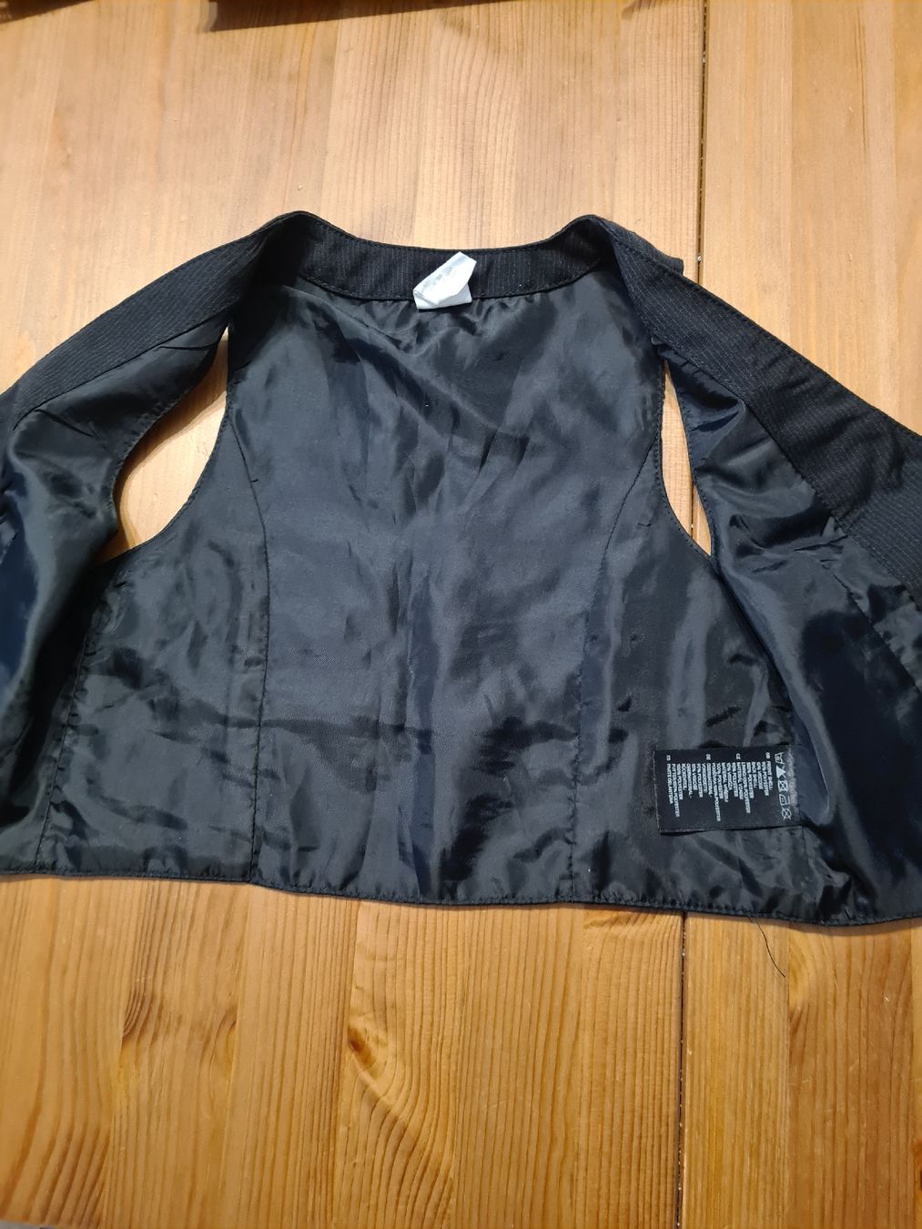 H&M Autres vêtements garçon: Weste H&M schwarz Grösse 86 – D'occasion à Horw par Mirii91 1