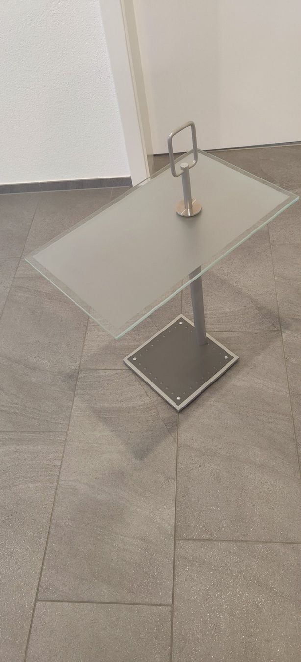 Tavoli: Eleganter Design-Beistelltisch aus Glas – Usato da Schänis venduto da Achim1975 1