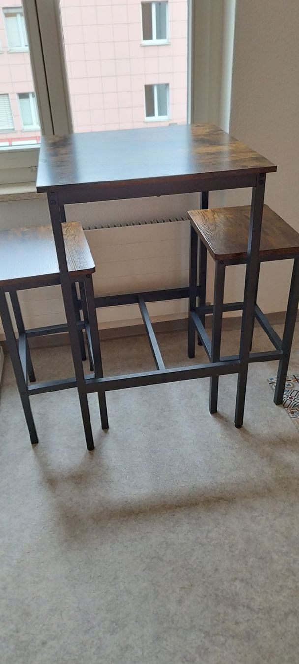 Set di tavolo e panche: Bartisch mit 2 Barhockern – Usato da Thalwil venduto da RosamundeM