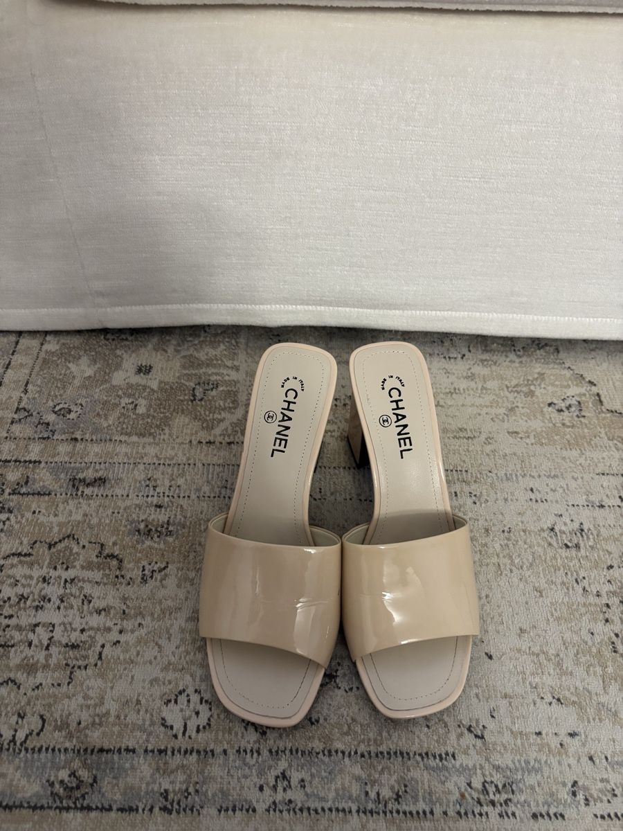 Damenschuhe: Dupe Mules in Patent Beige  – Neu (gemäss Beschreibung) aus Horgen von len_qjz9 3