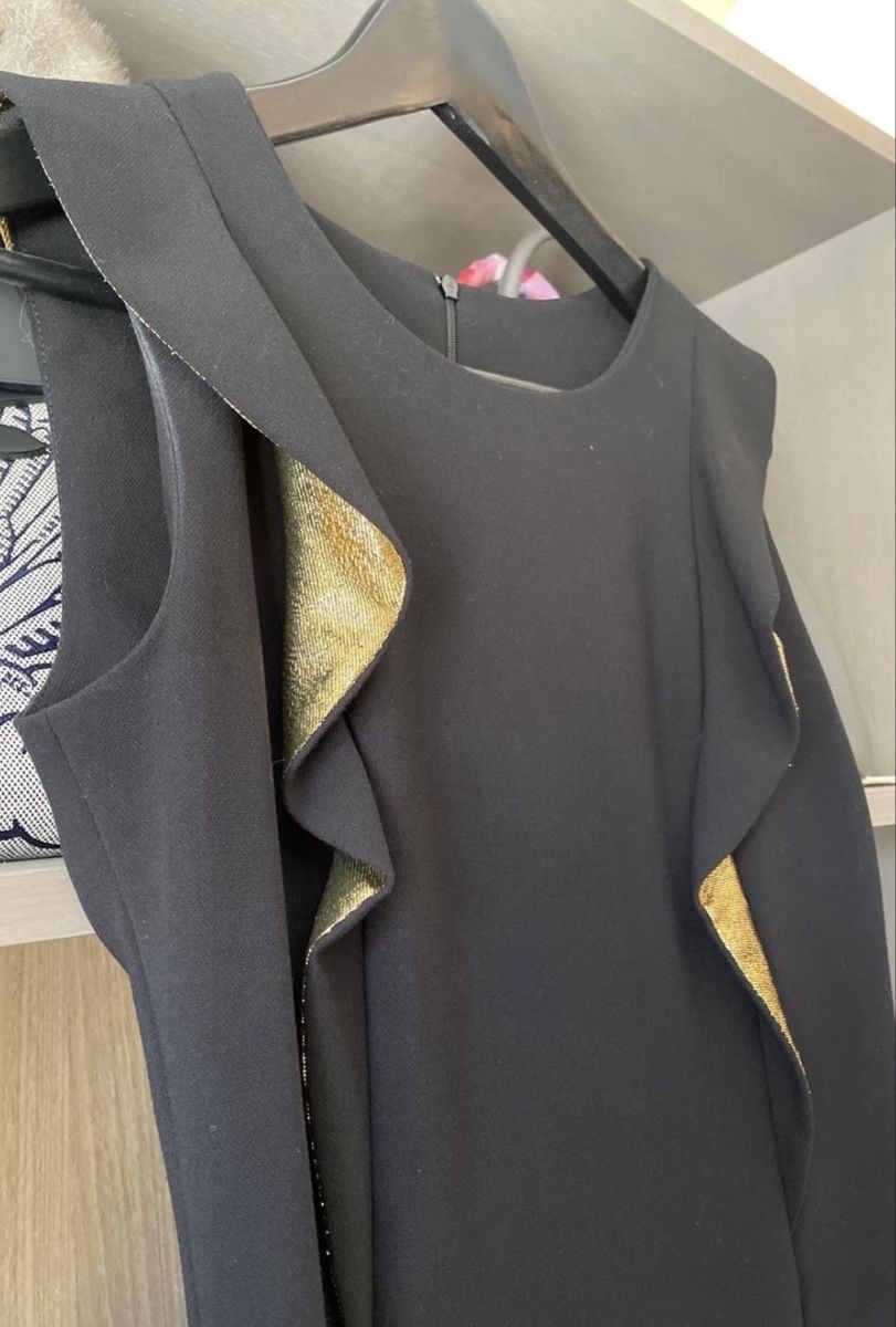 Sandro Vestiti: Robe noire Sandro T2, détails dorés – Usato da Cologny venduto da PINKCLOSET 1