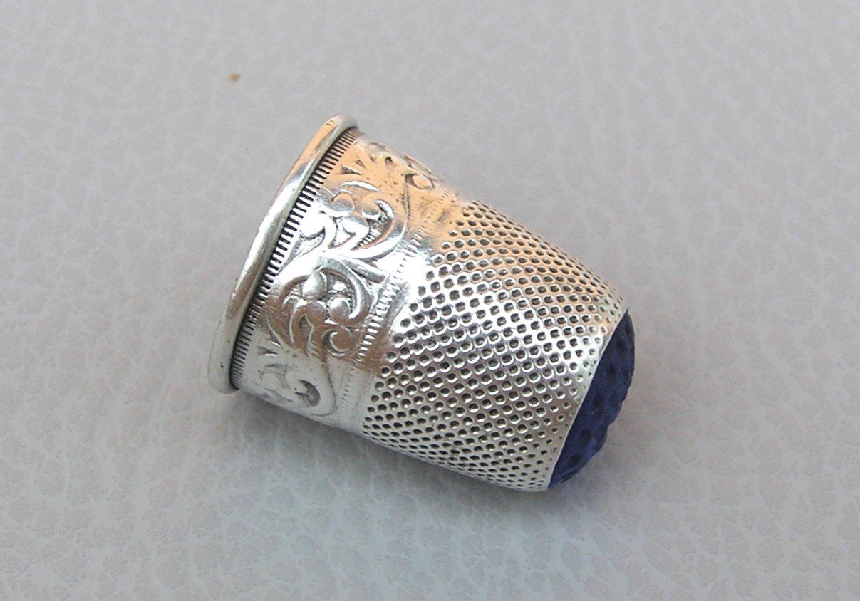Fingerhüte: ALTER FINGERHUT 800 SILBER – Gebraucht aus Grenchen von Antique-hunter 3