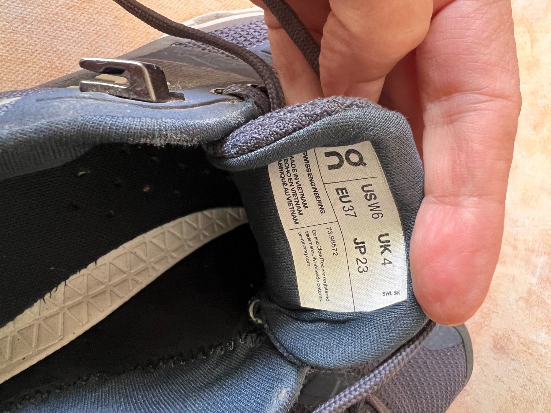 On Chaussures femmes: ON Wanderschue – D'occasion à Schwerzenbach par jel_k9pm 2