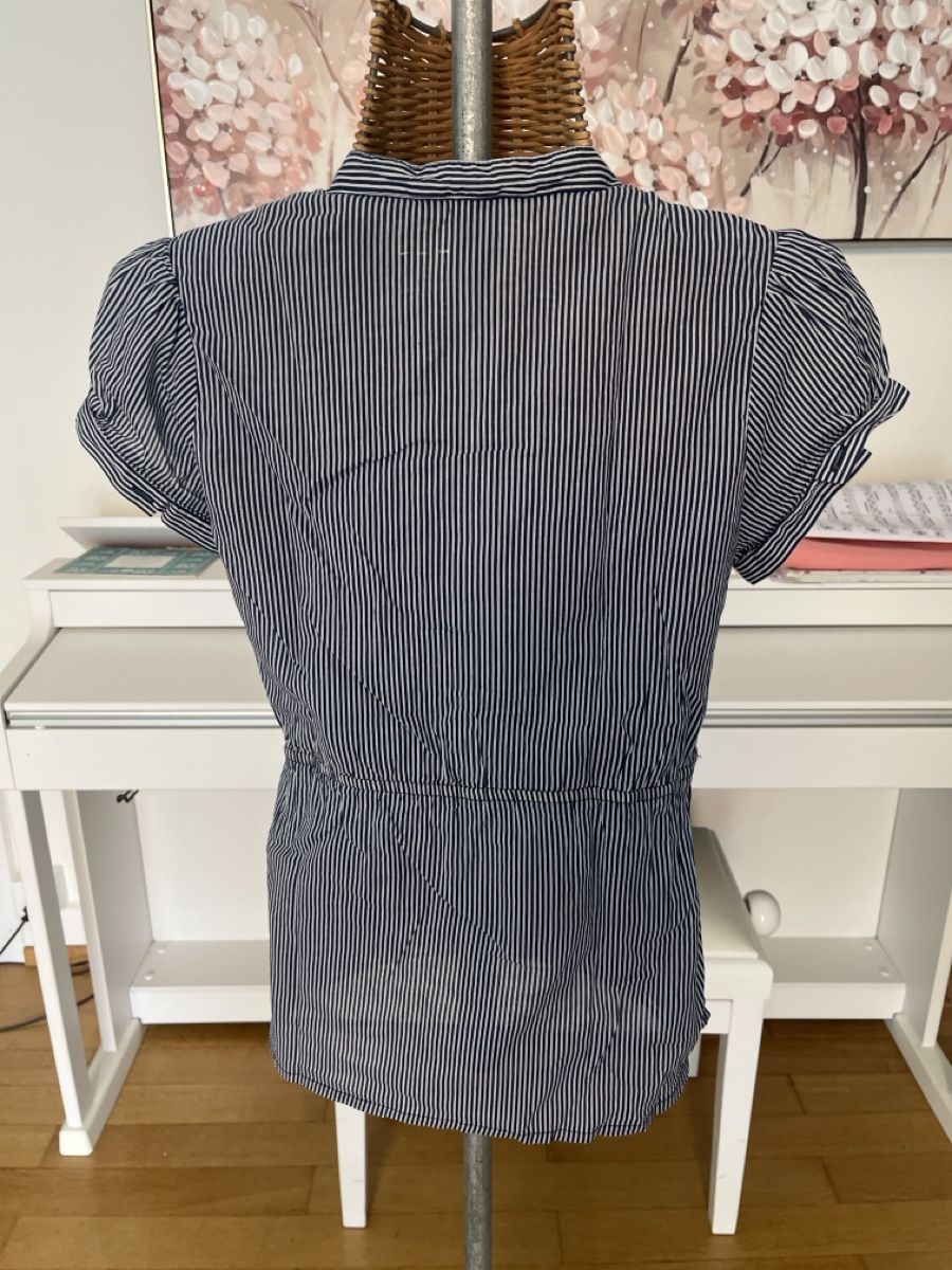 H&M Chemisiers: Bluse, H&M mit Rüschen, blau/weiss, 36 – D'occasion à Solothurn par Bobesch08 3