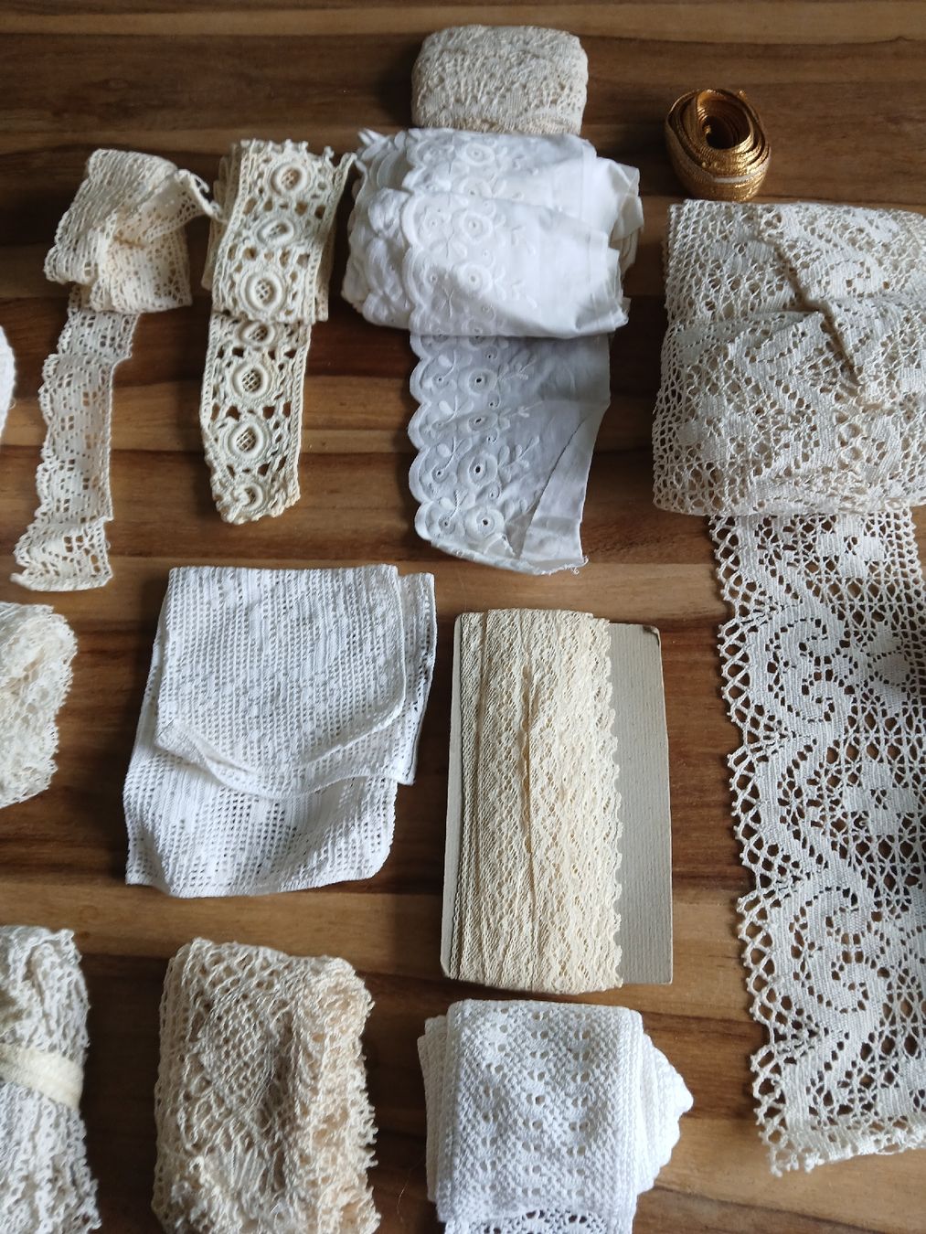 Kit bricolage: Mixed Lace Assortment Various Widths and Styles – Usato da Dübendorf venduto da rol_fm6d 2