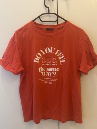 T-shirt taille M Bershka