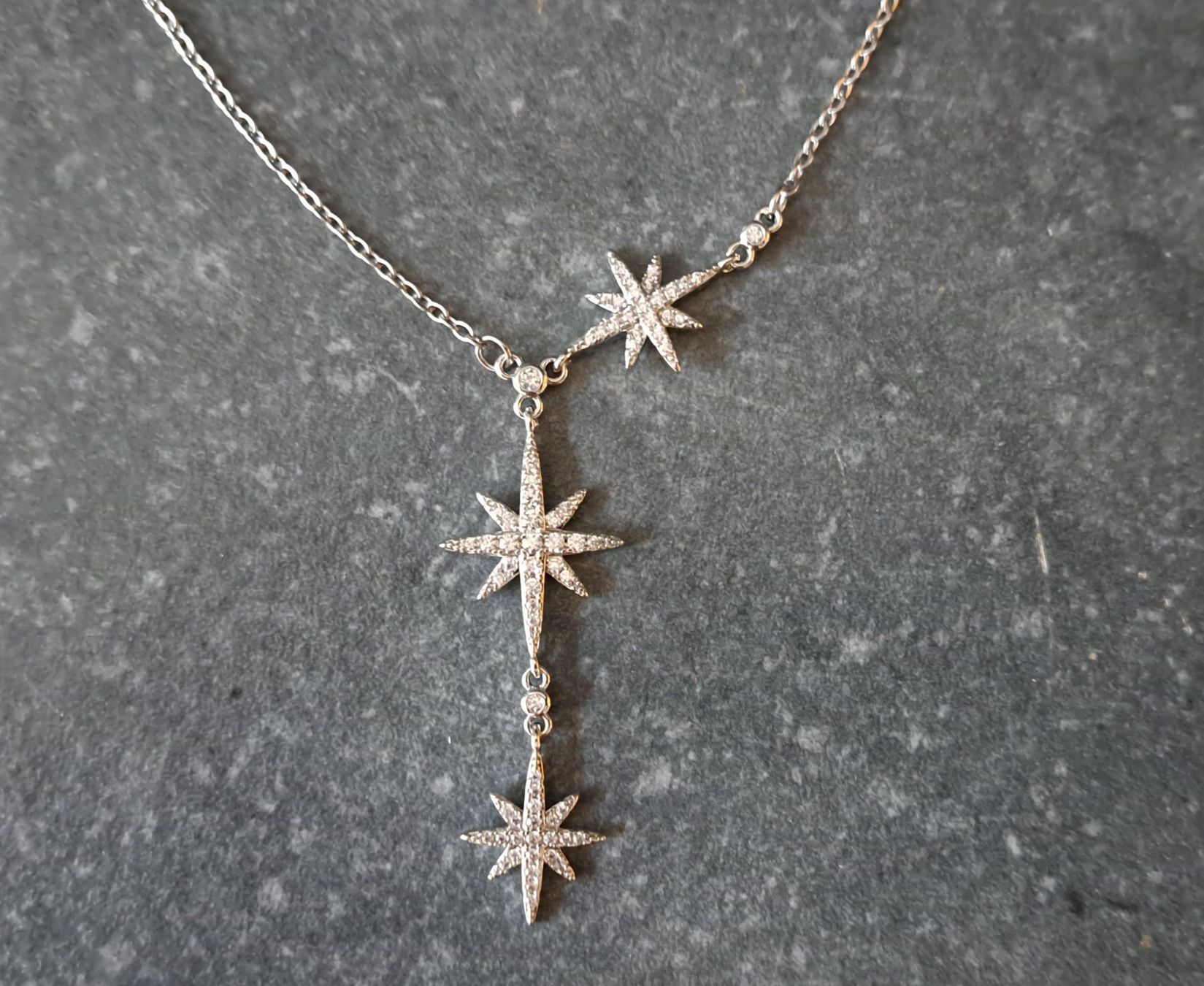Catenine: Collier avec pendentif étoiles en cristal – Nuovo e nell'imballaggio originale da St-Imier venduto da supernova21