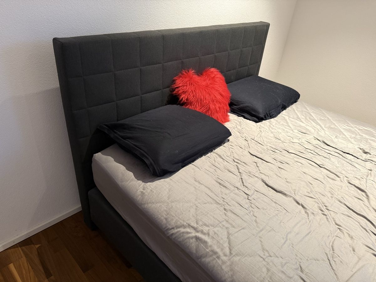 Betten: Boxspringbett mit Kopfteil anthrazit – Gebraucht aus Dottikon von Cypherpunk1990 1