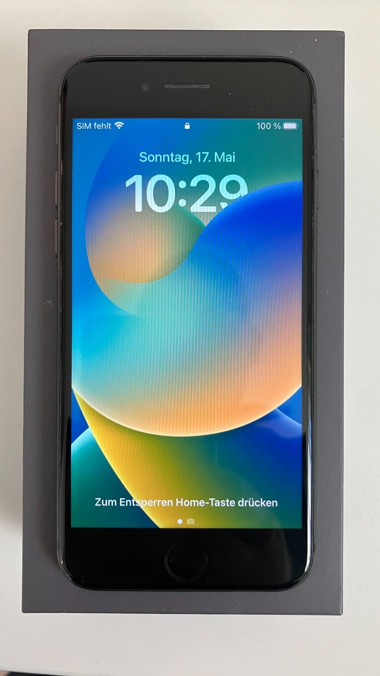 Apple Telefoni cellulari / Smartphones: iPhone 8, 64GB, Schwarz - Top Zustand – Usato da Seuzach venduto da Londa