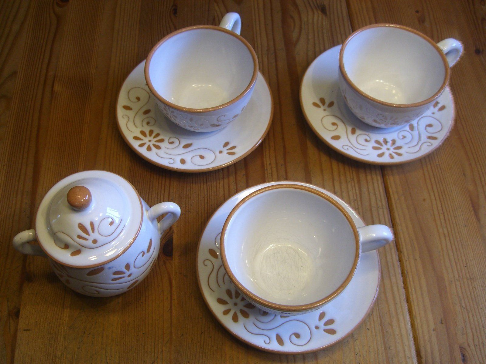 Set di piatti: handgetöpfertes Kaffeegeschirr Keramik – Usato da Winterthur venduto da Gaia 1