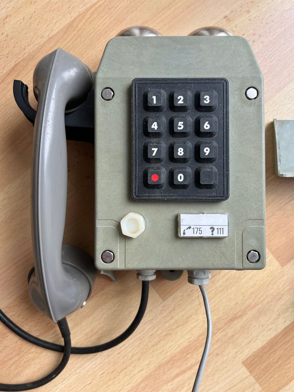 Telefone: Telefonapparat, Wandtelefon (feucht) Mod. 70 – Gebraucht aus Burgdorf von 9500