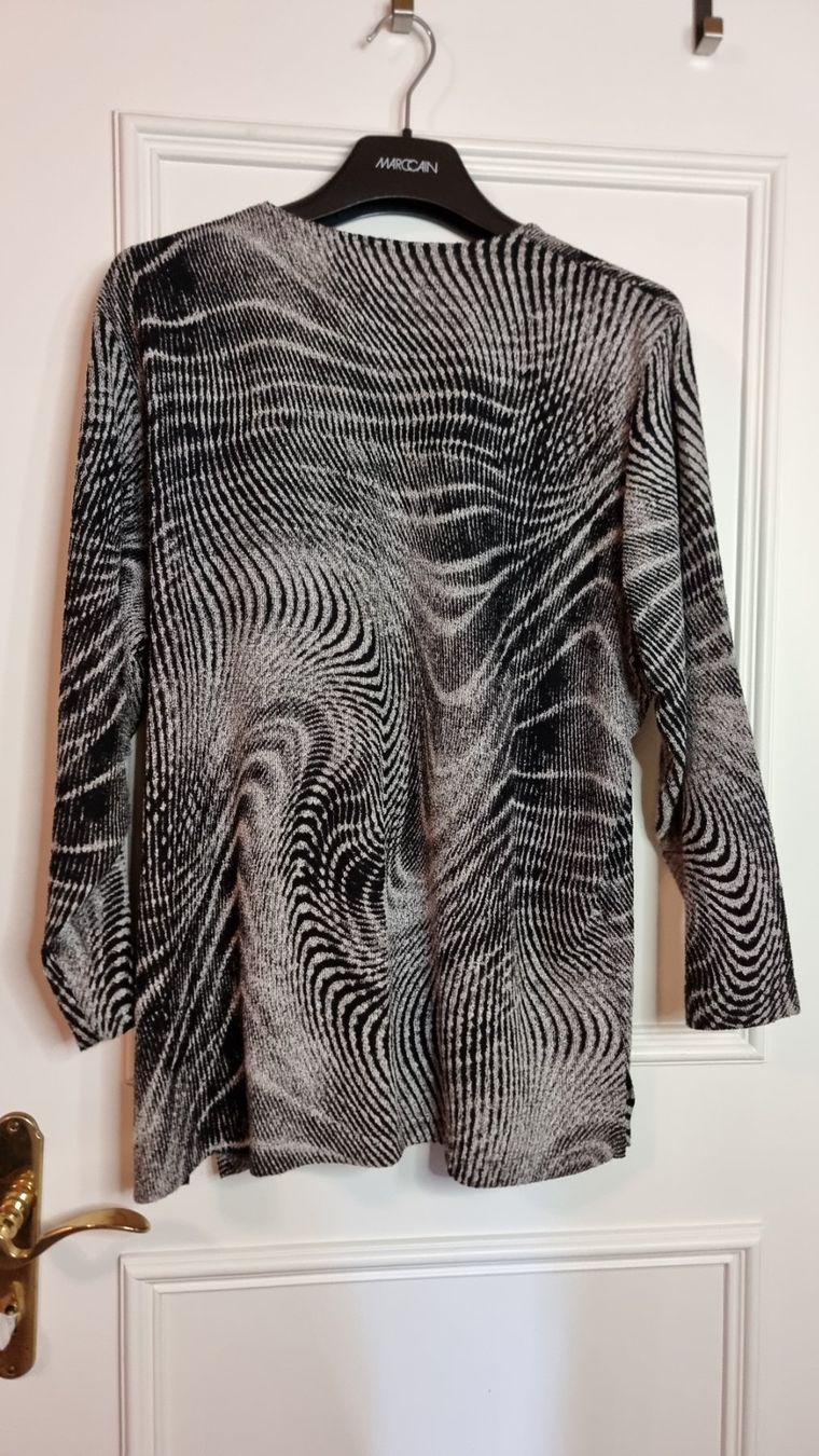 Blusen: Schicker Damenpullover Gr. 48/50 schwarz/weiss Muster – Gebraucht aus Wald ZH von CapLux 3