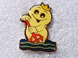 Ansteckpin 46: Maga Bio