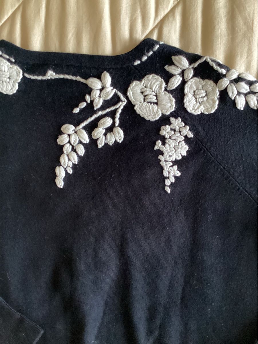 Maglioni & Felpe: Pullover mit Stickerei Grösse M – Usato da Samedan venduto da sylvierosa 4