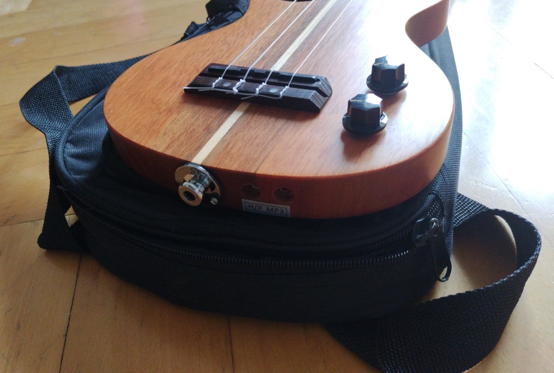 Musikinstrumente: Teton Tenor Ukulélé Électrique – Gebraucht aus Vevey von Djporradao 2