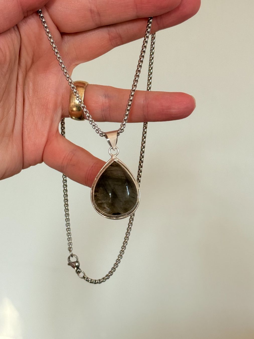 Catenine: Collier Labradorite - Élégance discrète ✨ – Nuovo e nell'imballaggio originale da Genève venduto da AGBERG 7