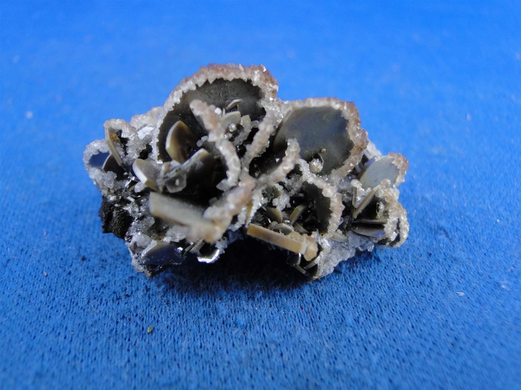 Minerali & Pietre curative: Wulfenit mit Calcit und Quartz – Usato da Schinznach Bad venduto da Demerald 4