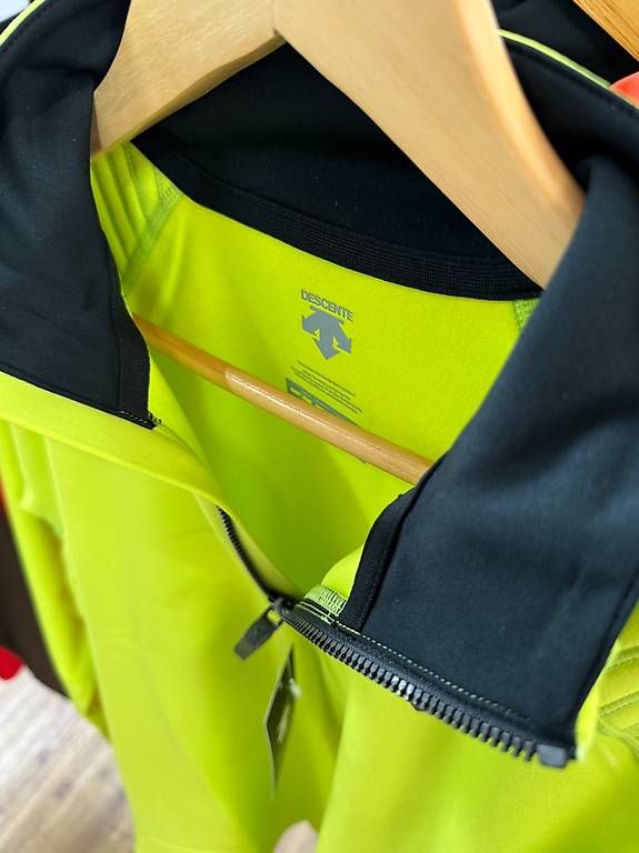 Pullover & Sweatshirts: Descente Pullover Neongrün NEU – Gebraucht aus Sursee von pil_xg2h 2