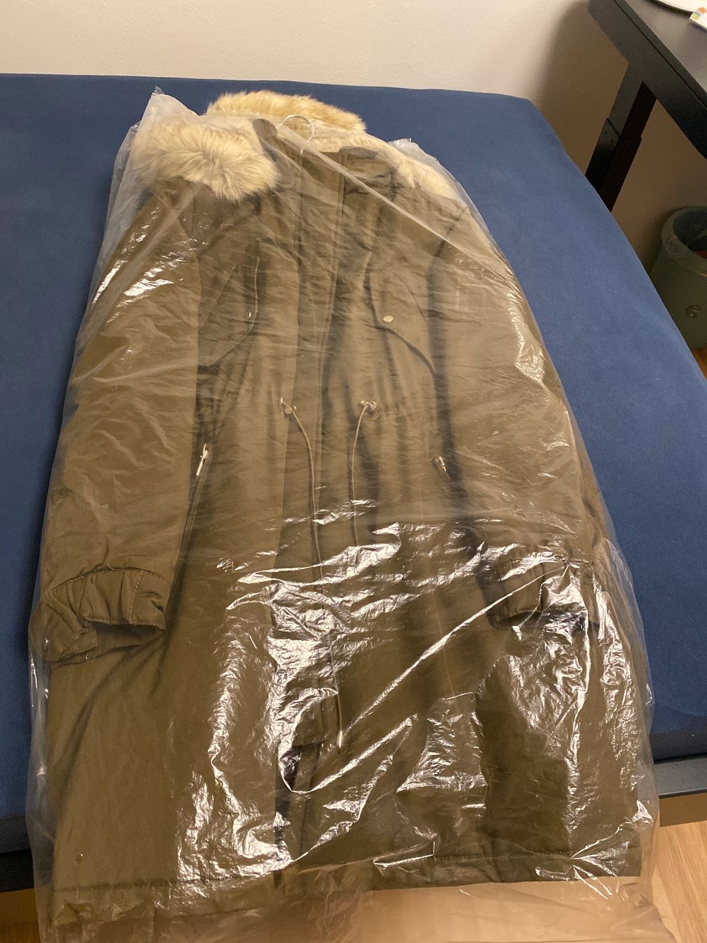 Mango Mäntel: Warmer Winterparka mit Pelzkragen Gr. M – Neu (gemäss Beschreibung) aus Zürich von Hamere