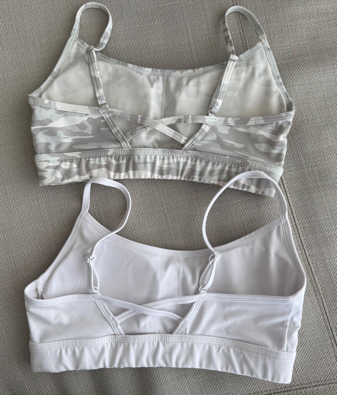 Alphalete Tops: 2 Alphalete Sport-BHs (S) – Gebraucht aus Wilen b. Wollerau von swiss.luxury 1
