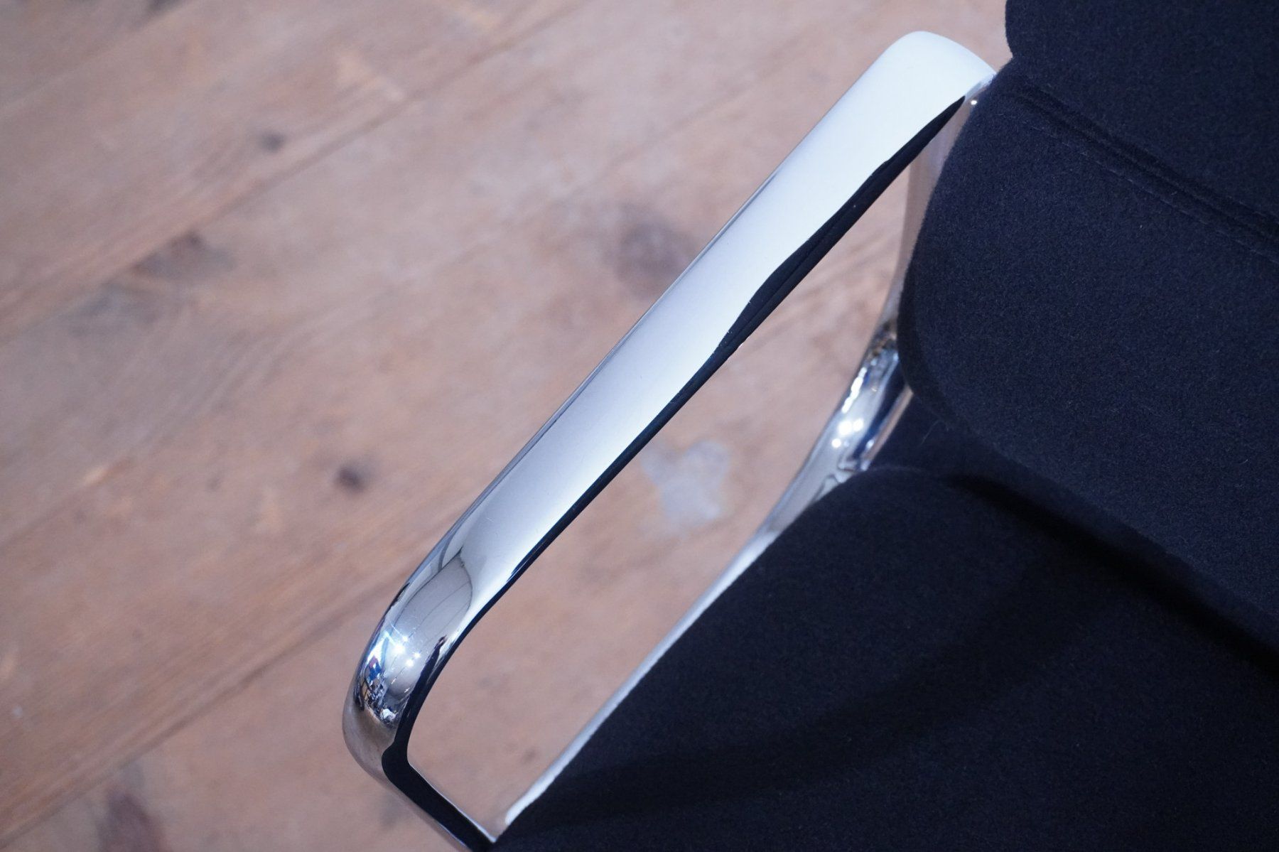 Vitra Sedie: Original Vitra Eames Soft Pad EA208 Stoff schwarz – Usato da Bad Zurzach venduto da QLASSIQ 5