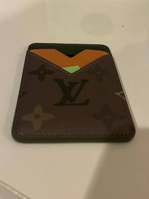 Portafogli: Louis Vuitton Kartenmagnet in Braun – Usato da Stetten SH venduto da sel_sc6g