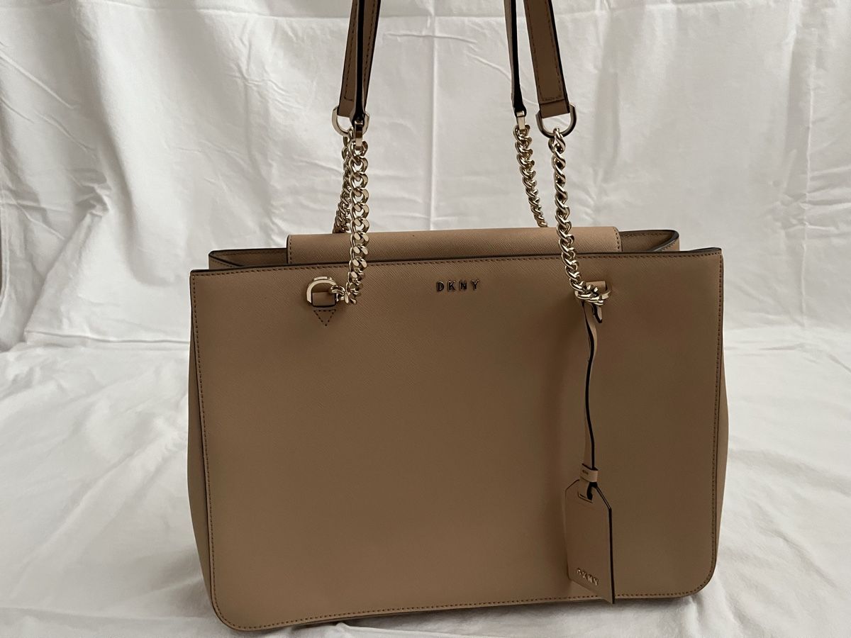 DKNY Sacs femmes: DKNY Handtasche – Neuf (Voir description) à Luzern par Hub17 1
