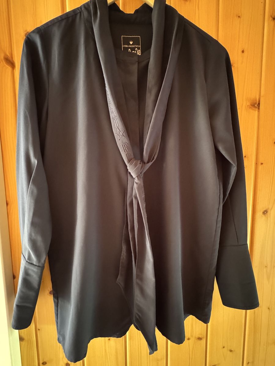 Lieblingsstück Blusen: Edle Bluse von Lieblingsstück in dunkelblau – Neu (gemäss Beschreibung) aus Oberegg von bro_r9z6