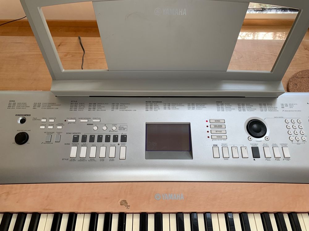 Yamaha Portable Grand DGX620 (inkl. Sustain Pedal) Kaufen auf Ricardo