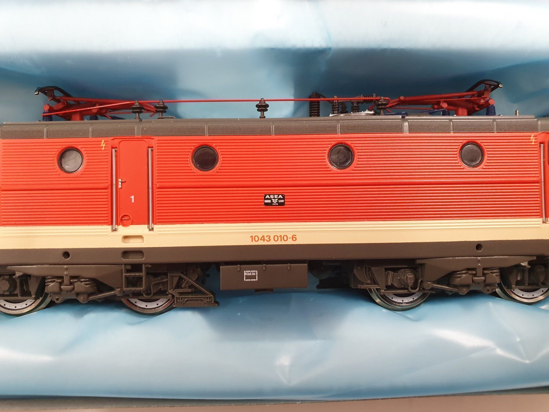 Roco Modellini di ferrovie: Roco 63761 ÖBB 1043 010-6 – Nuovo e nell'imballaggio originale da Würenlos venduto da juruth 2