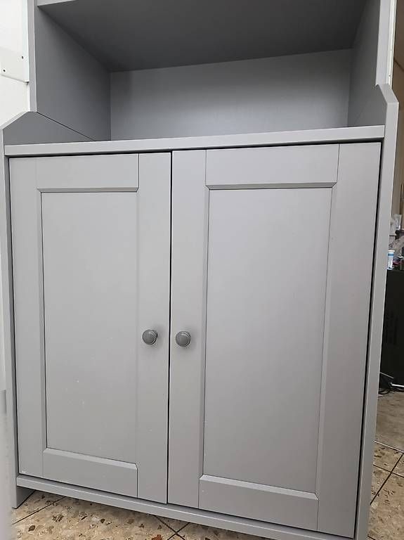 Ikea Commodes: Schönes geräumiges Möbel Ikea grau mit Türen – D'occasion à Grosswangen par Bitubo 3