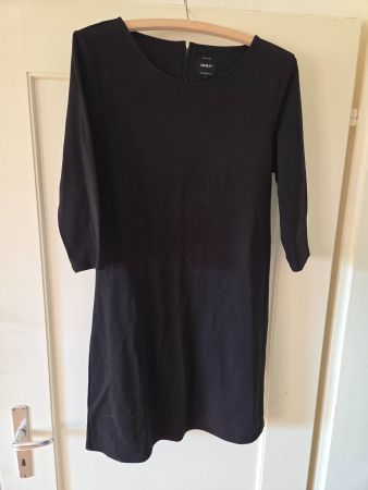 Schwarzes ONLY Kleid, Grösse L, perfekt für den Herbst!