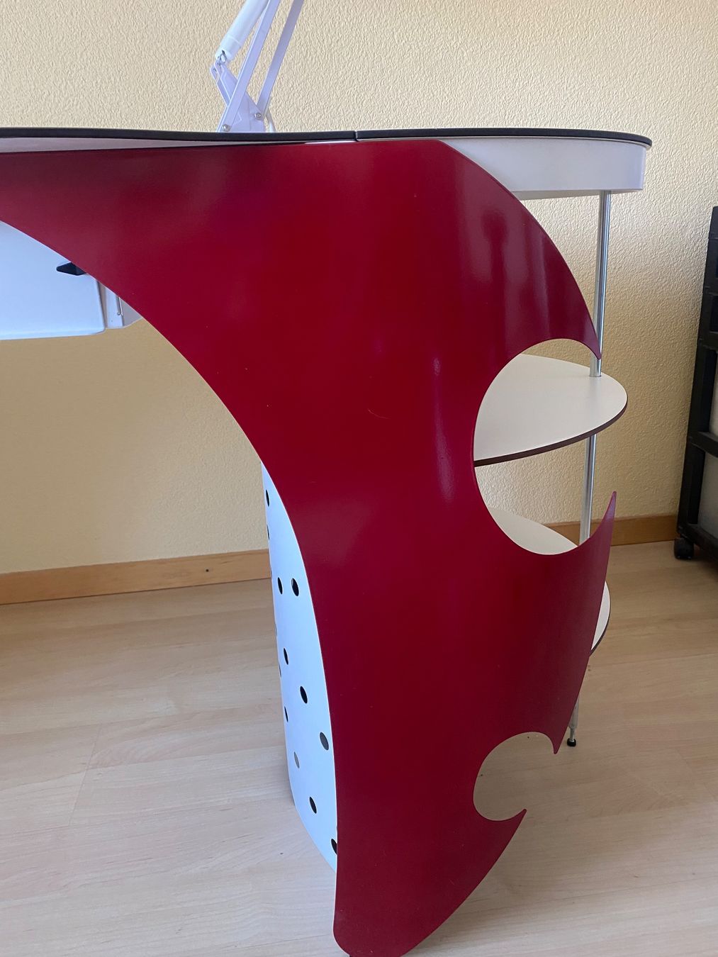Tavoli: Moderner Nagel- Maniküretisch mit integrierter Absaugung – Nuovo (secondo la descrizione) da Lengnau AG venduto da pauergirl 2