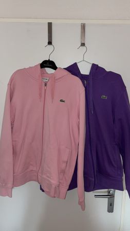 Deux sweats à capuche Lacoste roses et violets, taille L