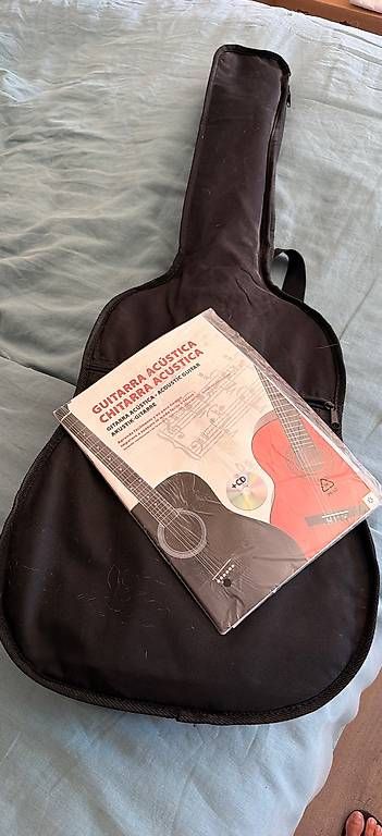 Instruments de musique: Guitar x debutant  – Neuf avec emballage d'origine à Epalinges par flo_7p8m 1