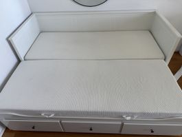 Holz Ausziehbett inkl. 2 neuwertigen Matratzen Top Zustand